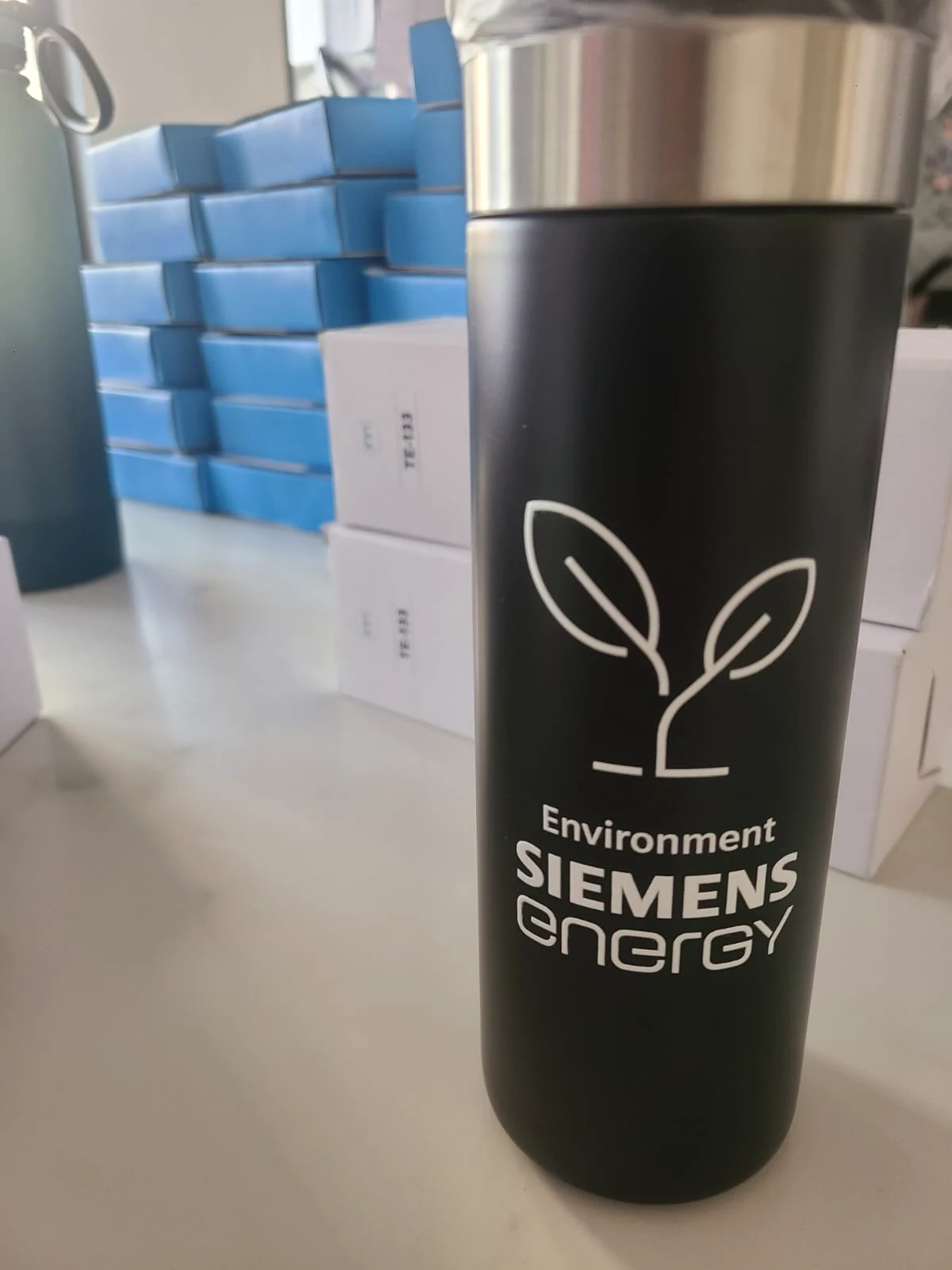 Termo personalizado con identidad empresarial